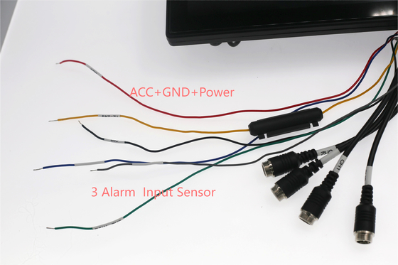 4G 자동차 장착 SD 카드 녹화 4 채널 모니터링 및 GPS 위치 설정